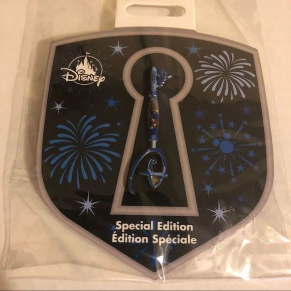 Disney Store Fantasia 80th Anniversary Collectible Key Pin – Special Edition - Picture 1 of 3